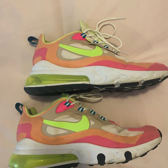 Nike 270s - Picture 2 of 4